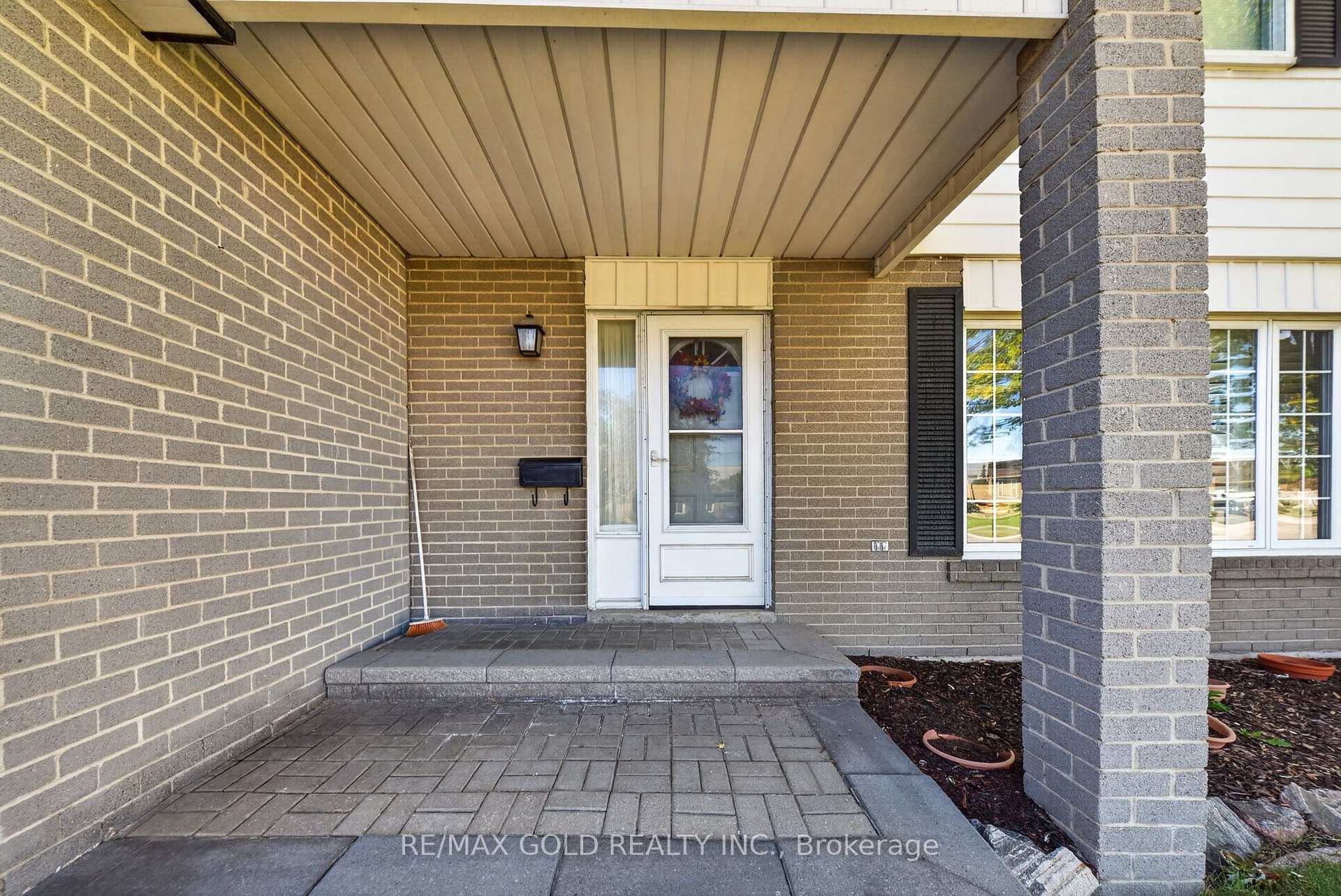 Photo 4 of 45 Fidelia Crescent, Brampton, Southgate — HOMEH