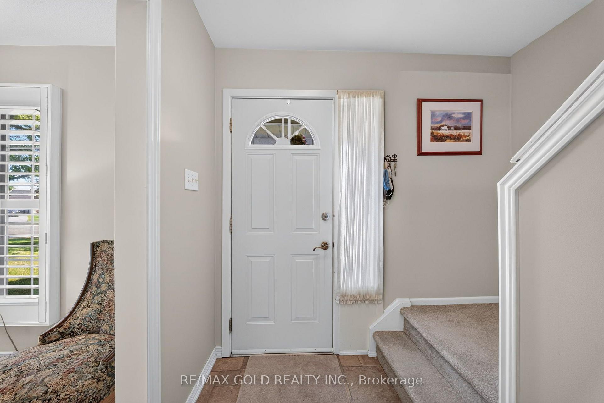Photo 5 of 45 Fidelia Crescent, Brampton, Southgate — HOMEH