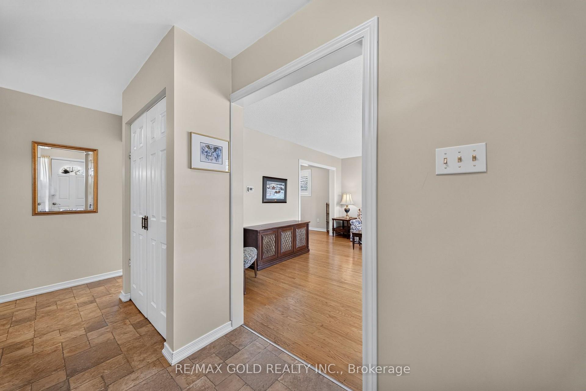 Photo 6 of 45 Fidelia Crescent, Brampton, Southgate — HOMEH