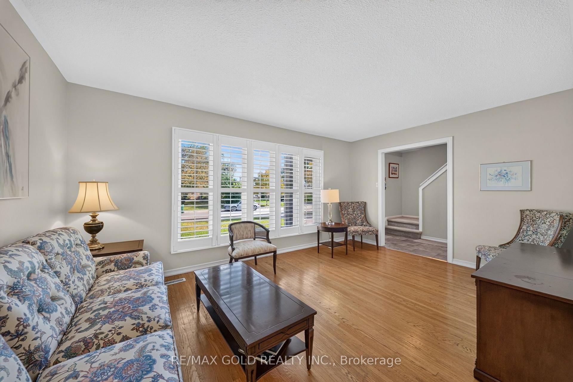 Photo 8 of 45 Fidelia Crescent, Brampton, Southgate — HOMEH