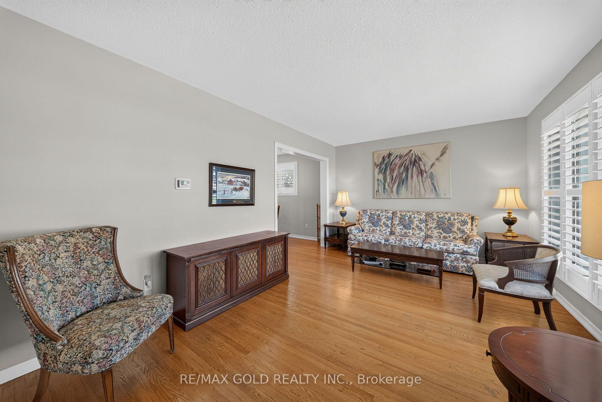 Photo 9 of 45 Fidelia Crescent, Brampton, Southgate — HOMEH