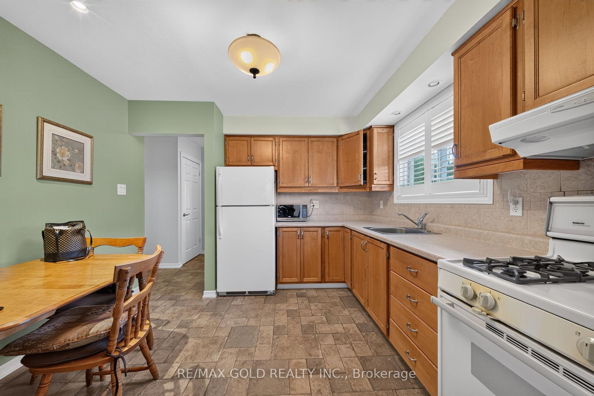 Photo 16 of 45 Fidelia Crescent, Brampton, Southgate — HOMEH