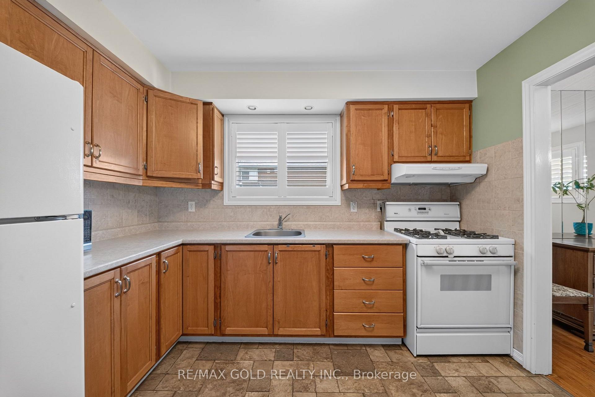 Photo 17 of 45 Fidelia Crescent, Brampton, Southgate — HOMEH
