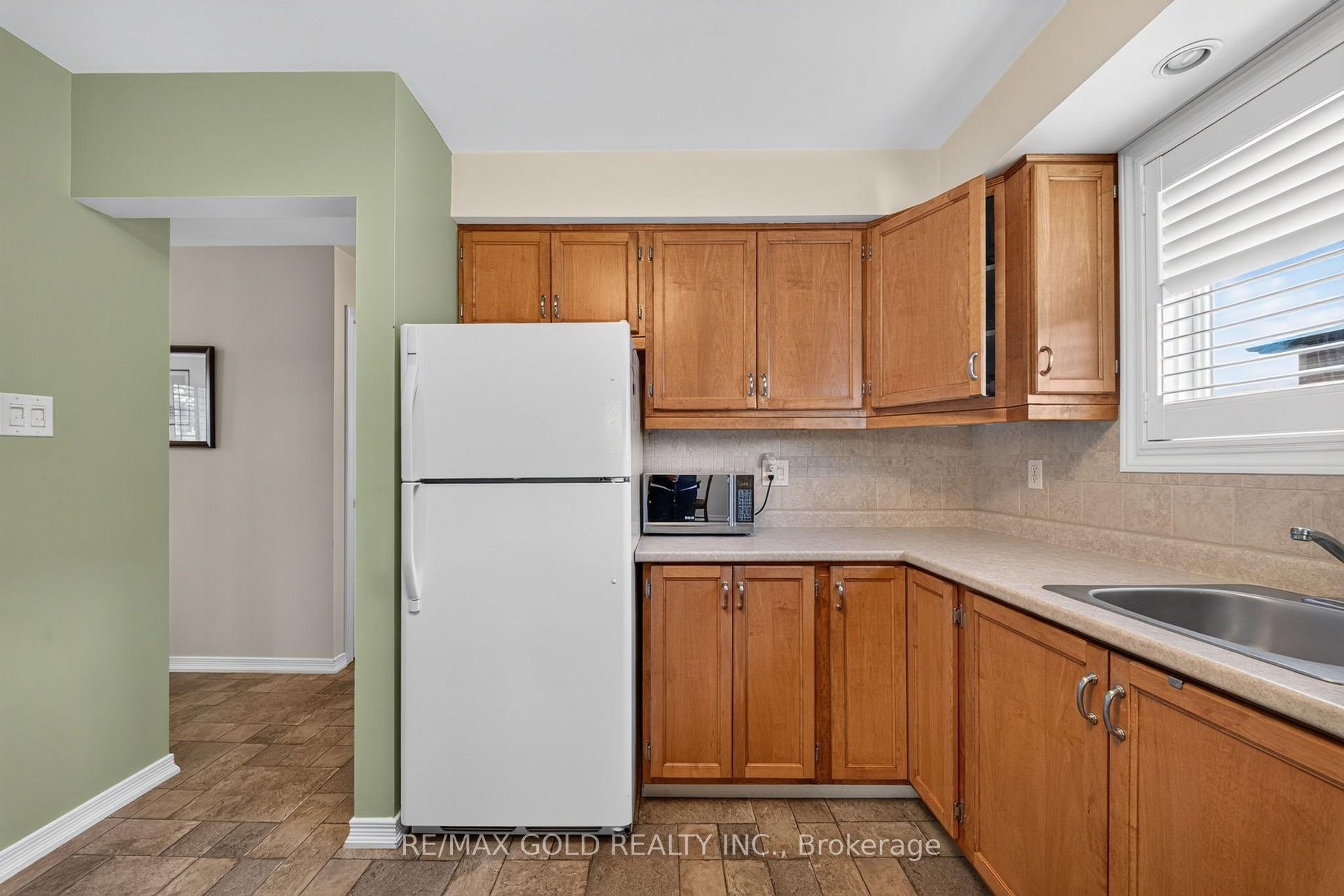 Photo 18 of 45 Fidelia Crescent, Brampton, Southgate — HOMEH