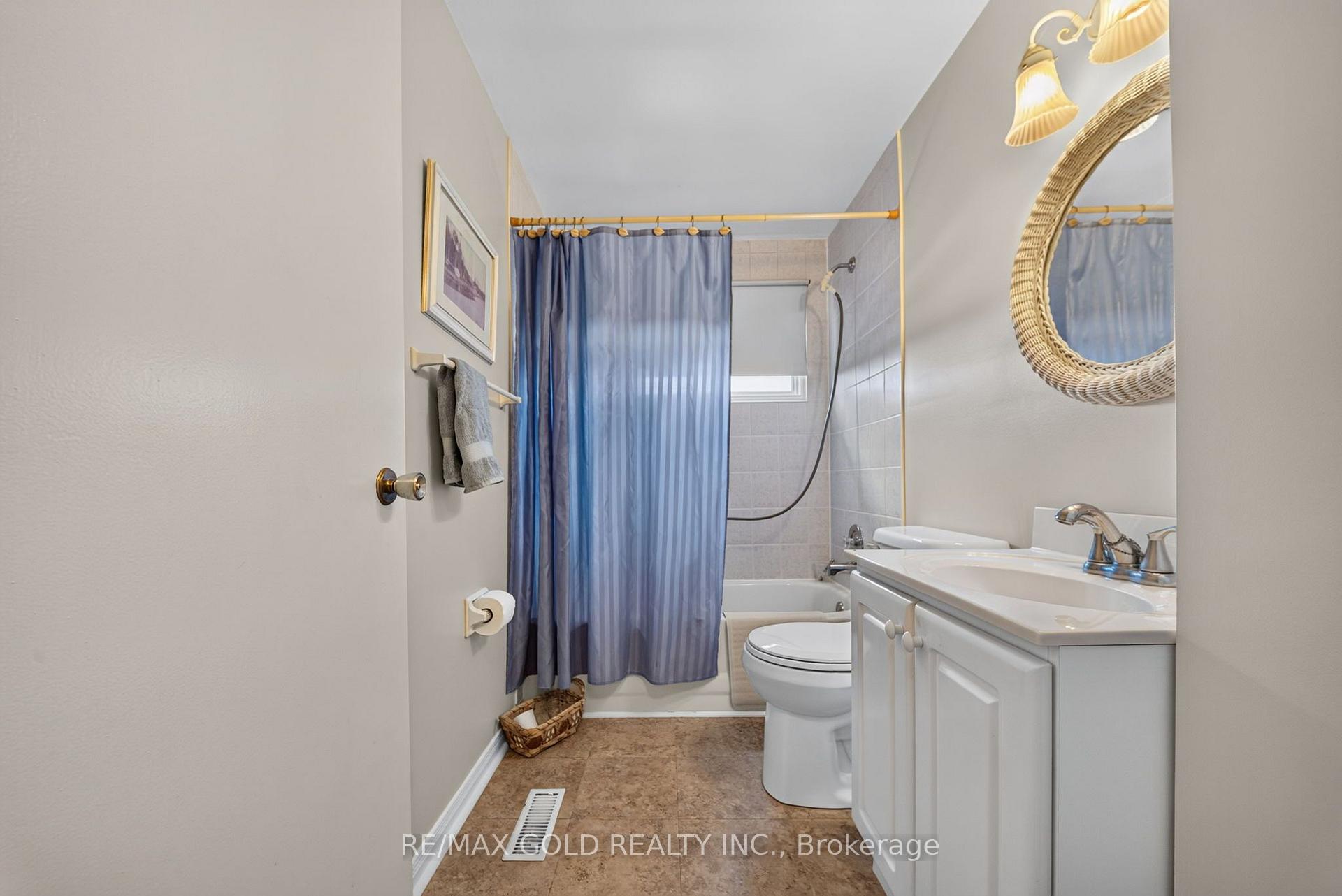 Photo 32 of 45 Fidelia Crescent, Brampton, Southgate — HOMEH