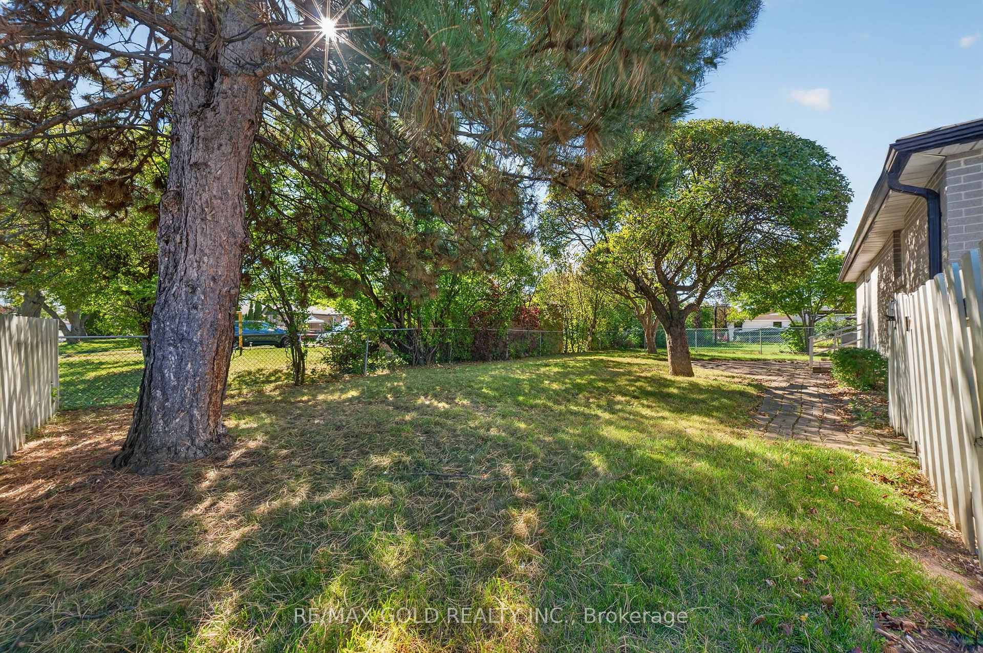Photo 42 of 45 Fidelia Crescent, Brampton, Southgate — HOMEH