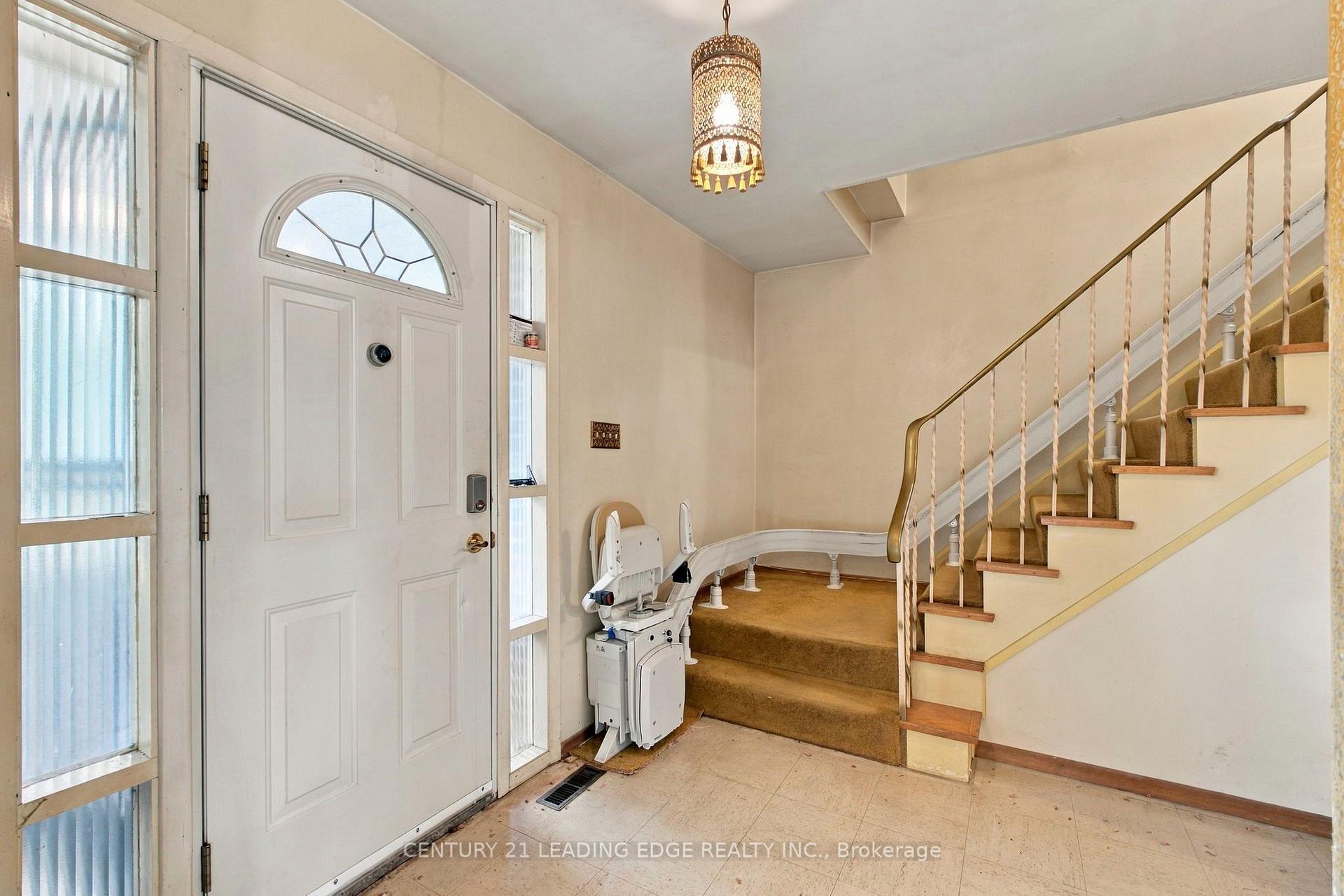 Photo 3 of 18 Kentish Crescent, Scarborough, Agincourt South-Malvern West — HOMEH