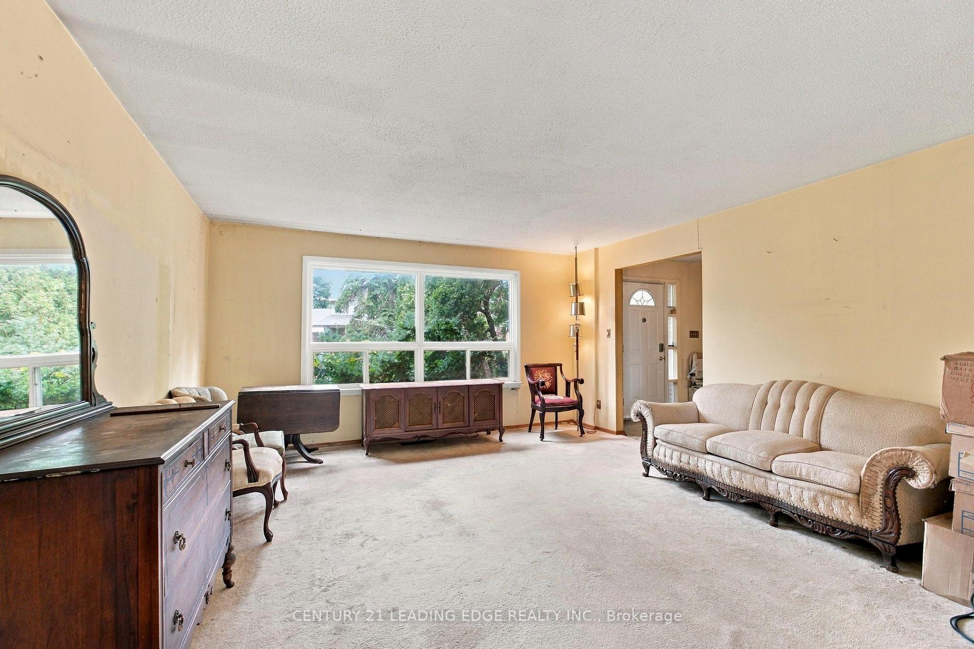 Photo 4 of 18 Kentish Crescent, Scarborough, Agincourt South-Malvern West — HOMEH