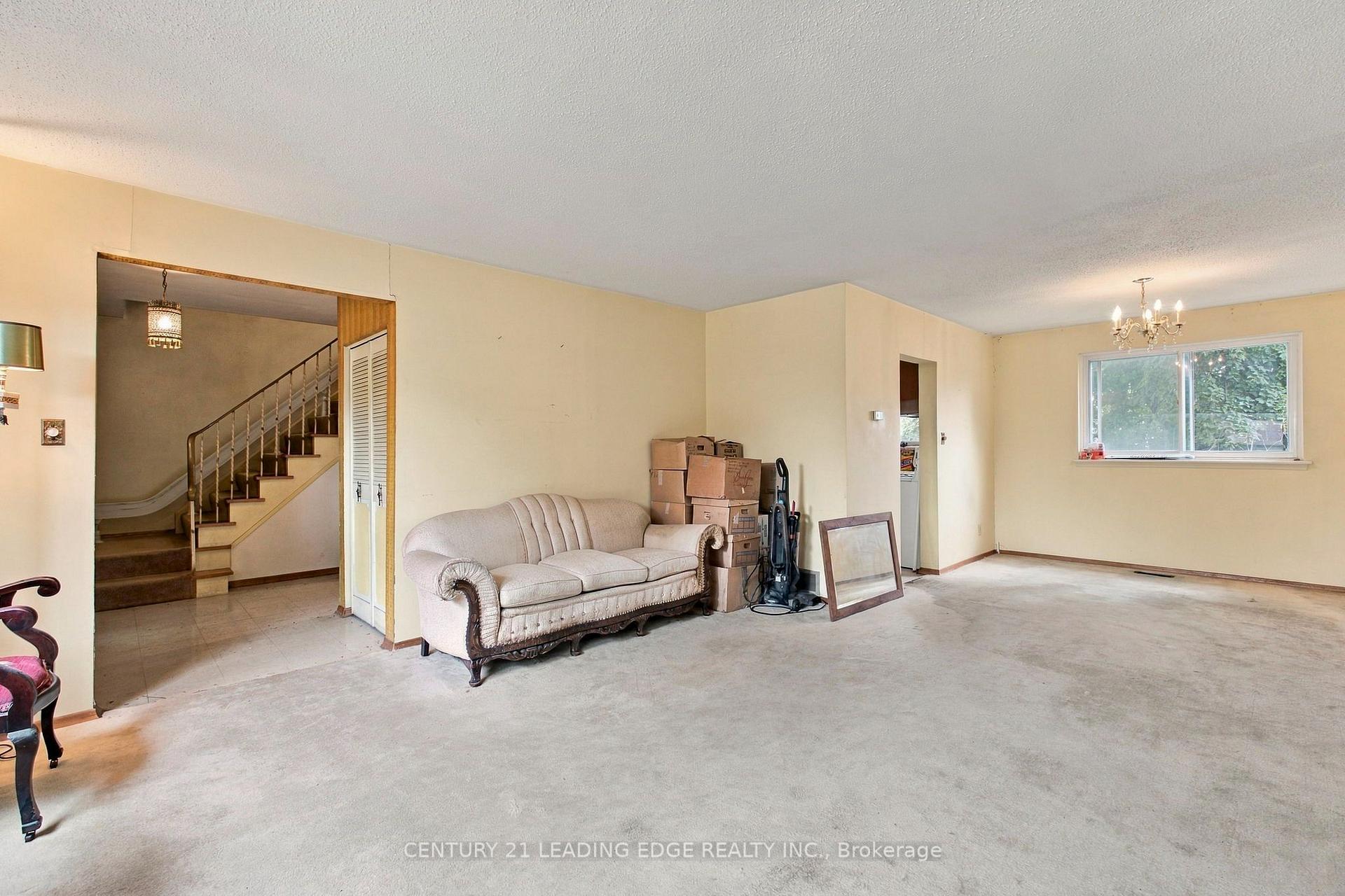 Photo 5 of 18 Kentish Crescent, Scarborough, Agincourt South-Malvern West — HOMEH