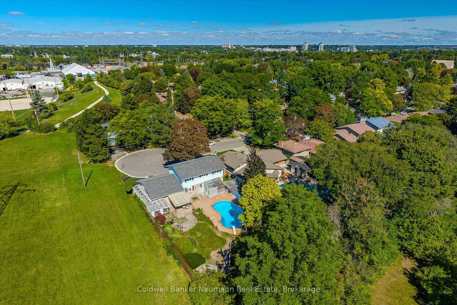 Photo 10 of 26 Maplewood Drive, Guelph, Dovercliffe Park/Old University — HOMEH