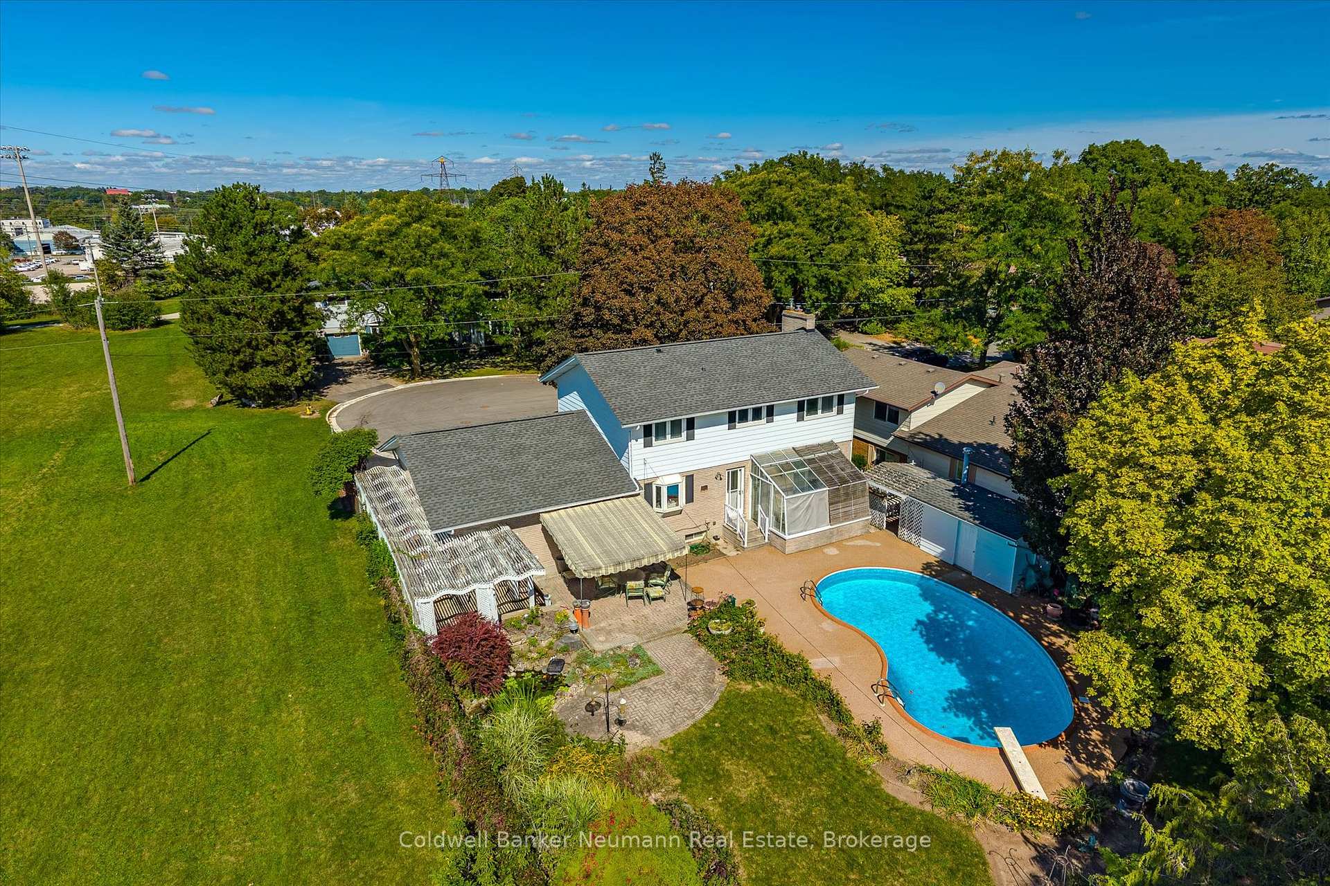 Photo 11 of 26 Maplewood Drive, Guelph, Dovercliffe Park/Old University — HOMEH