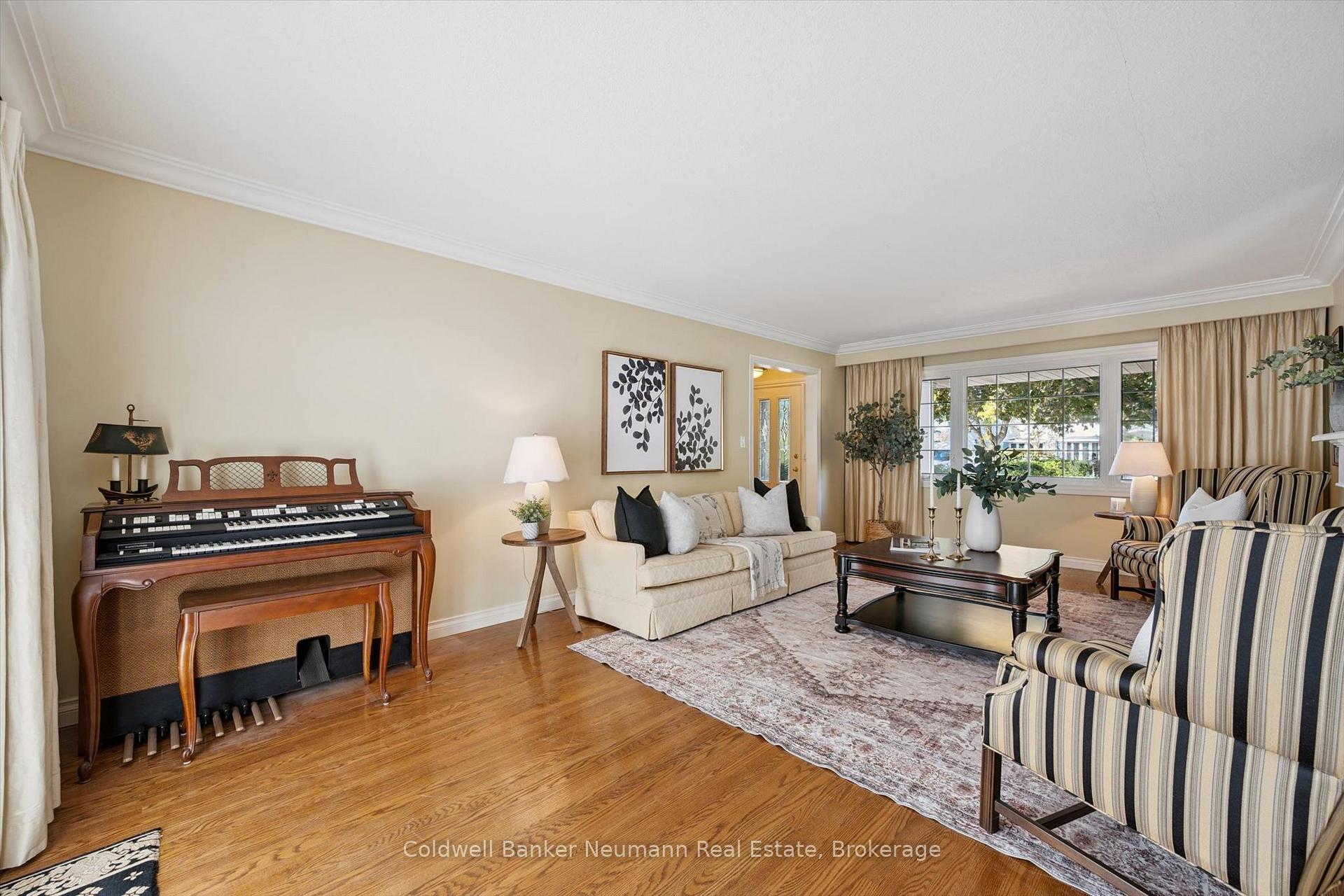 Photo 14 of 26 Maplewood Drive, Guelph, Dovercliffe Park/Old University — HOMEH