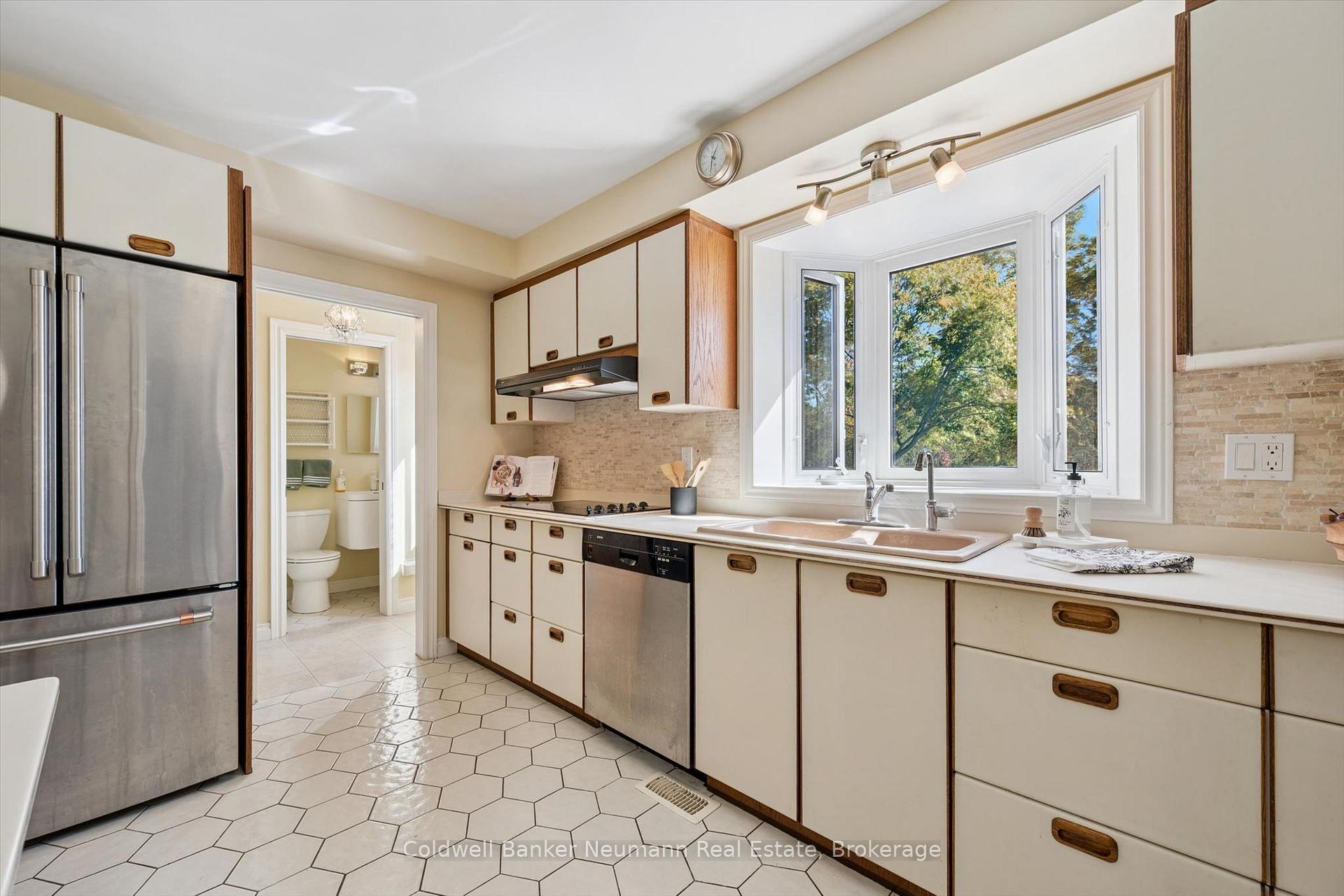 Photo 15 of 26 Maplewood Drive, Guelph, Dovercliffe Park/Old University — HOMEH