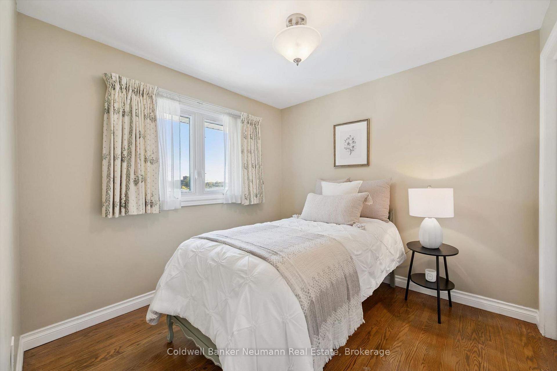 Photo 27 of 26 Maplewood Drive, Guelph, Dovercliffe Park/Old University — HOMEH