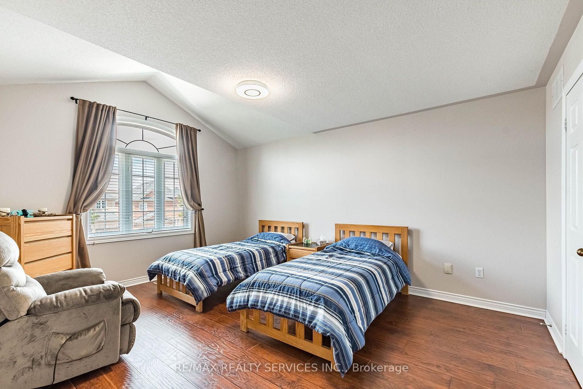 Photo 32 of 151 Fairhill Avenue, Brampton, Fletcher's Meadow — HOMEH