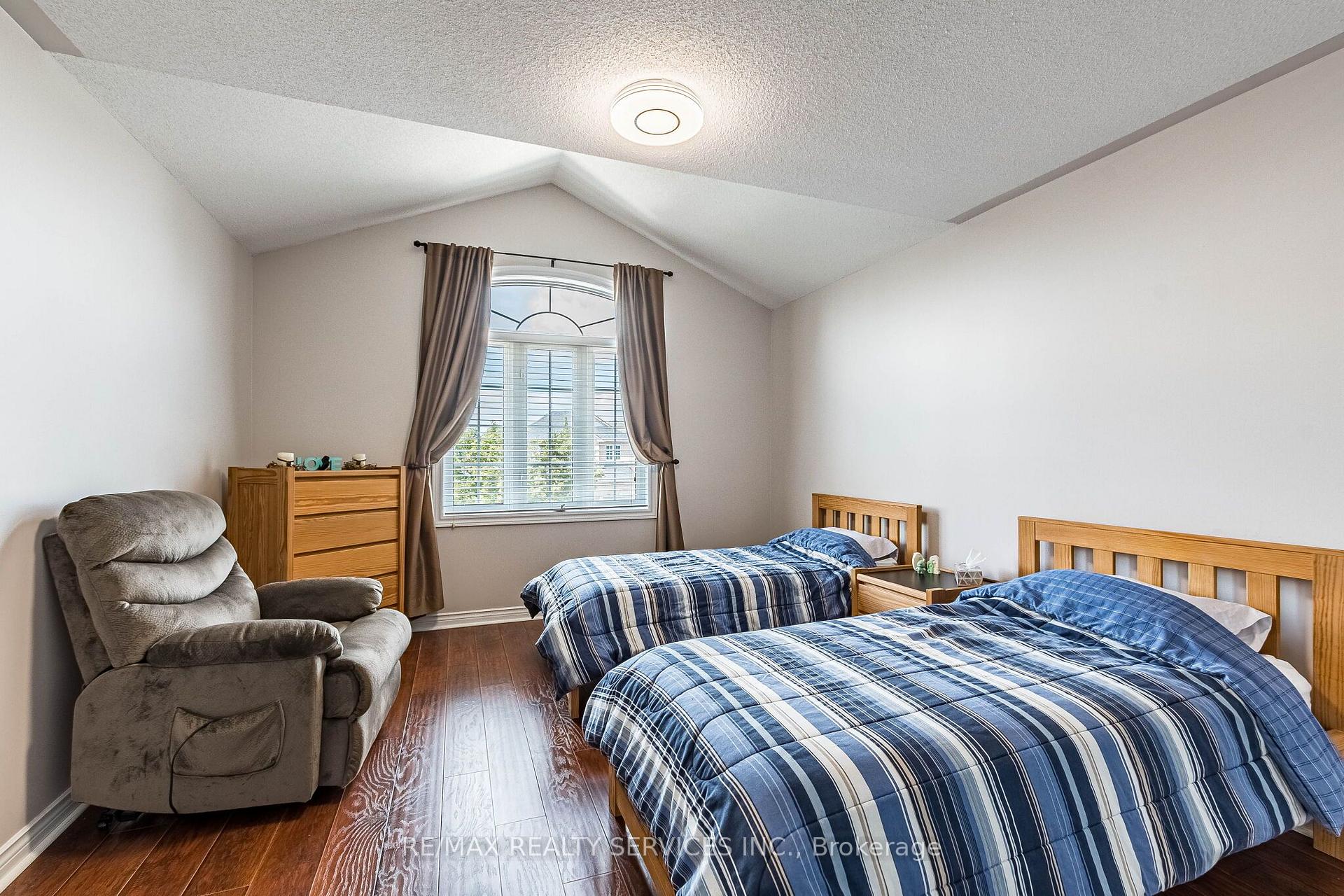 Photo 33 of 151 Fairhill Avenue, Brampton, Fletcher's Meadow — HOMEH