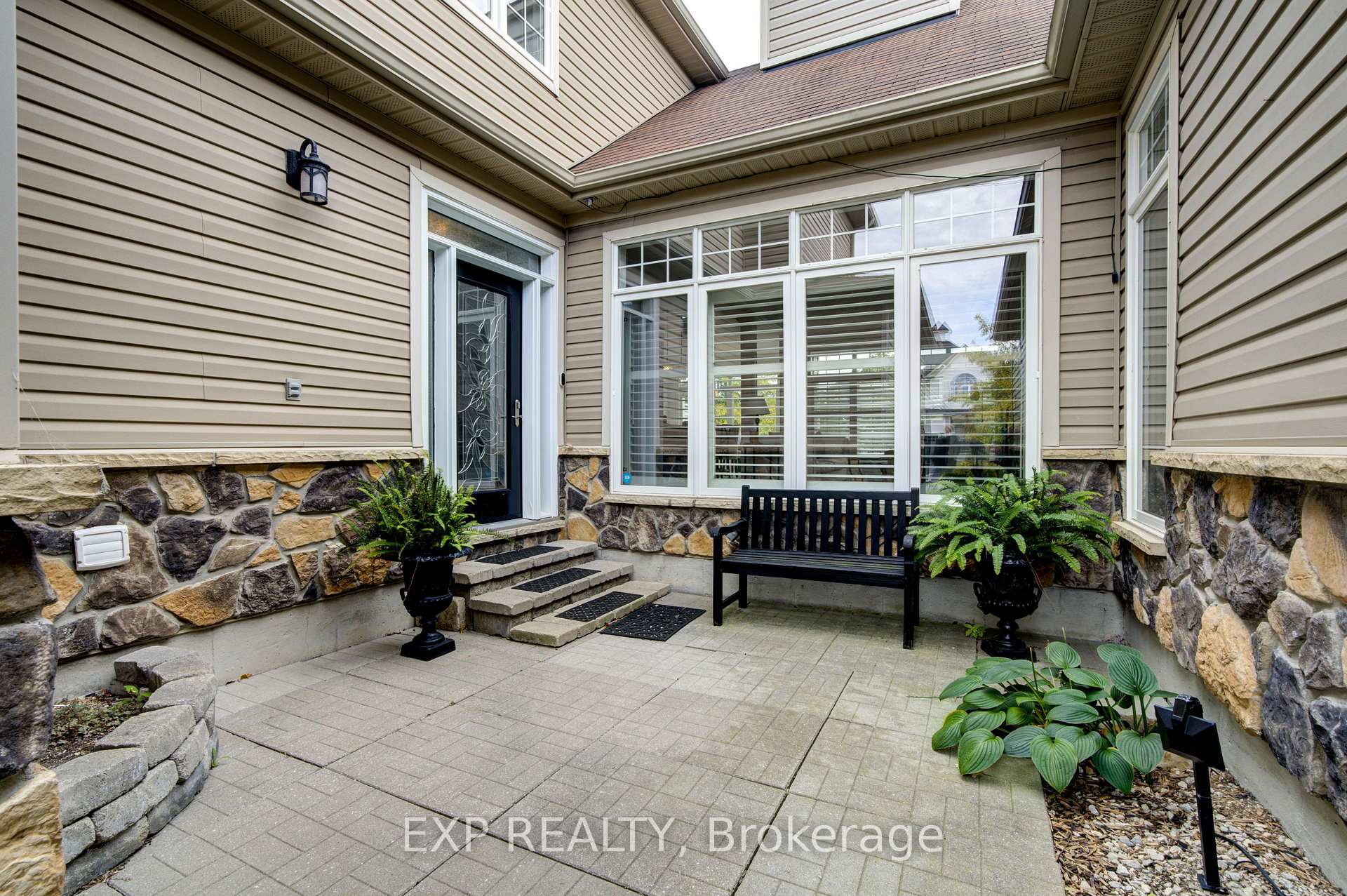 Photo 3 of 1 Silver Crescent, Collingwood — HOMEH