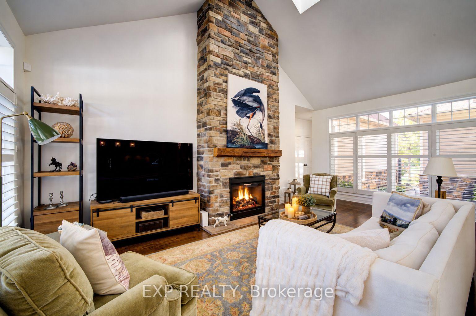 Photo 5 of 1 Silver Crescent, Collingwood — HOMEH