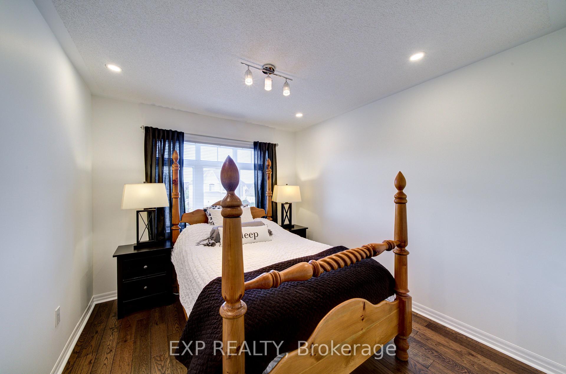 Photo 24 of 1 Silver Crescent, Collingwood — HOMEH