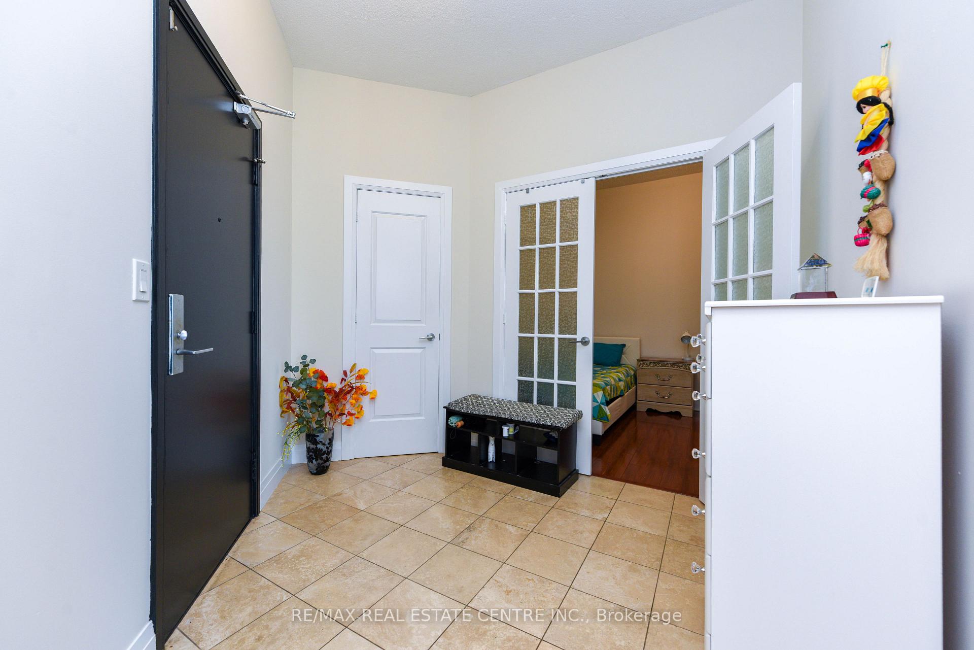 Photo 3 of Unit 2605, 90 Absolute Avenue, Mississauga, City Centre — HOMEH