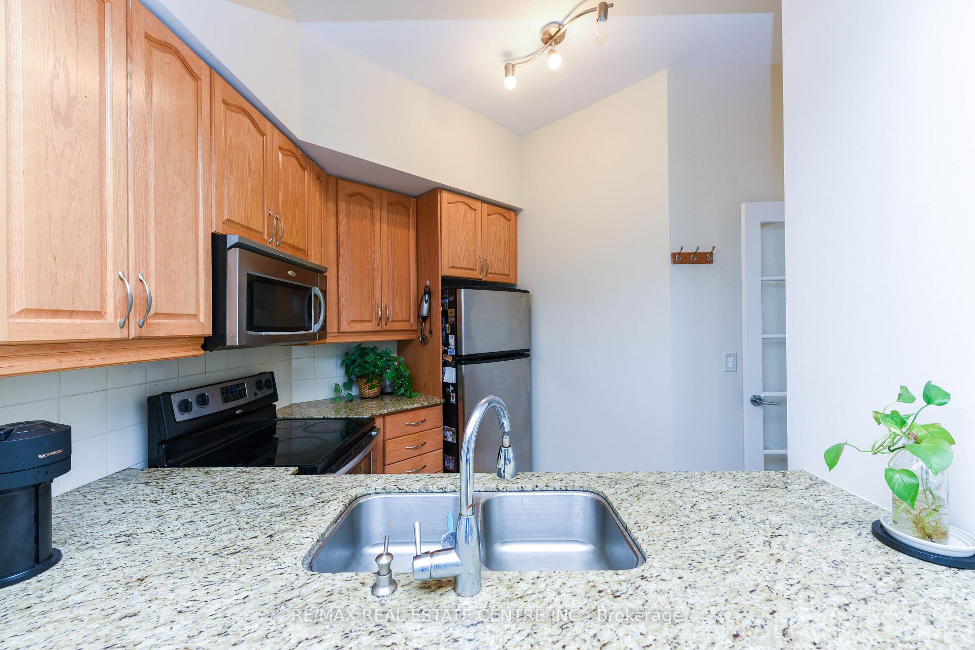 Photo 8 of Unit 2605, 90 Absolute Avenue, Mississauga, City Centre — HOMEH