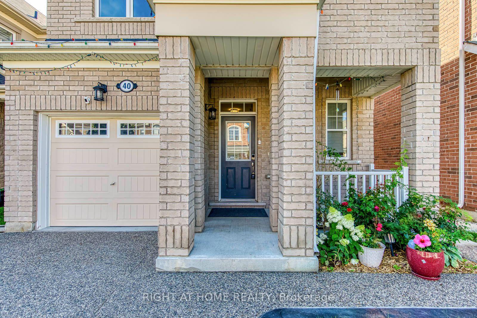Photo 2 of 40 Stillwater Crescent, Hamilton, Waterdown — HOMEH
