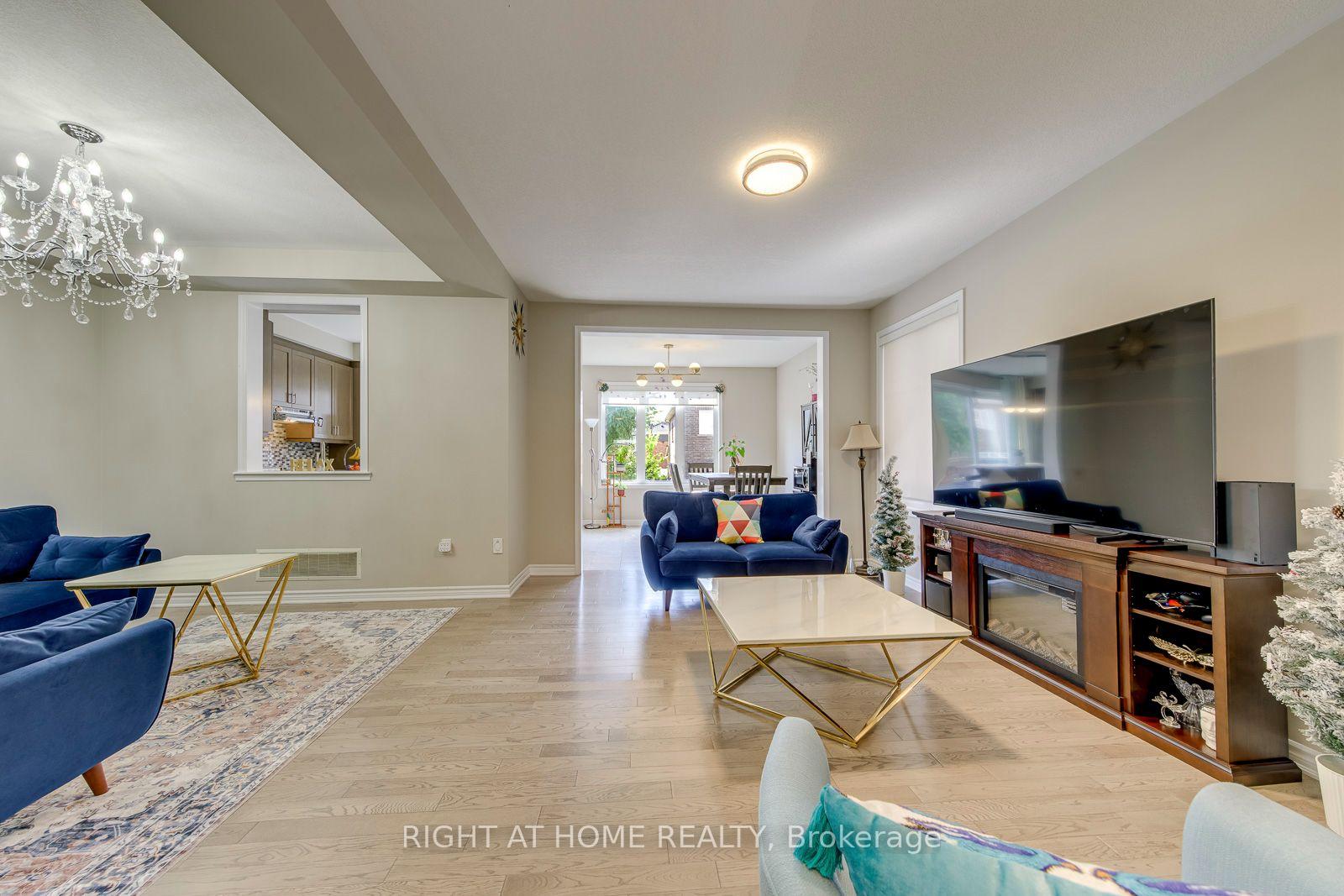 Photo 5 of 40 Stillwater Crescent, Hamilton, Waterdown — HOMEH