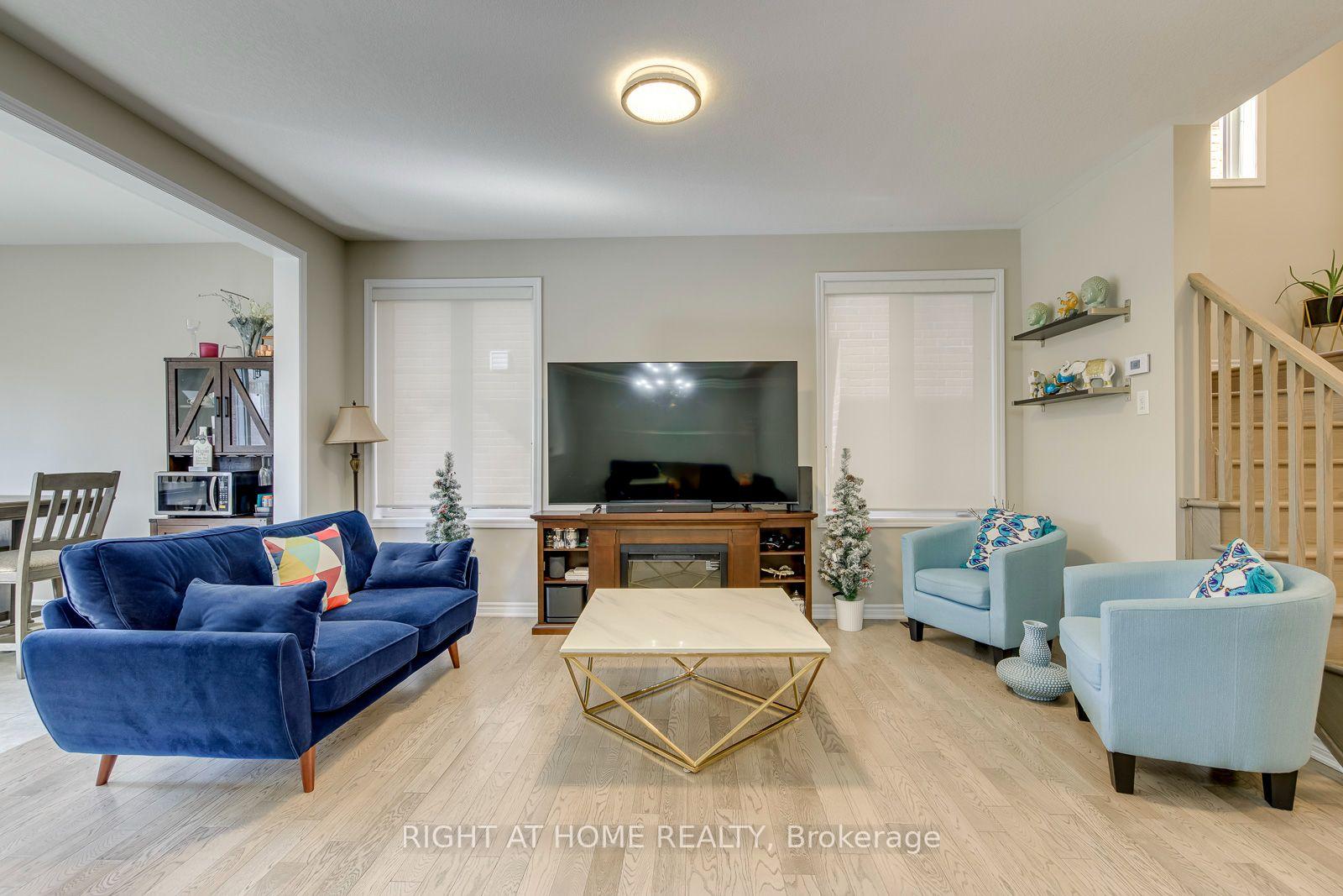 Photo 6 of 40 Stillwater Crescent, Hamilton, Waterdown — HOMEH