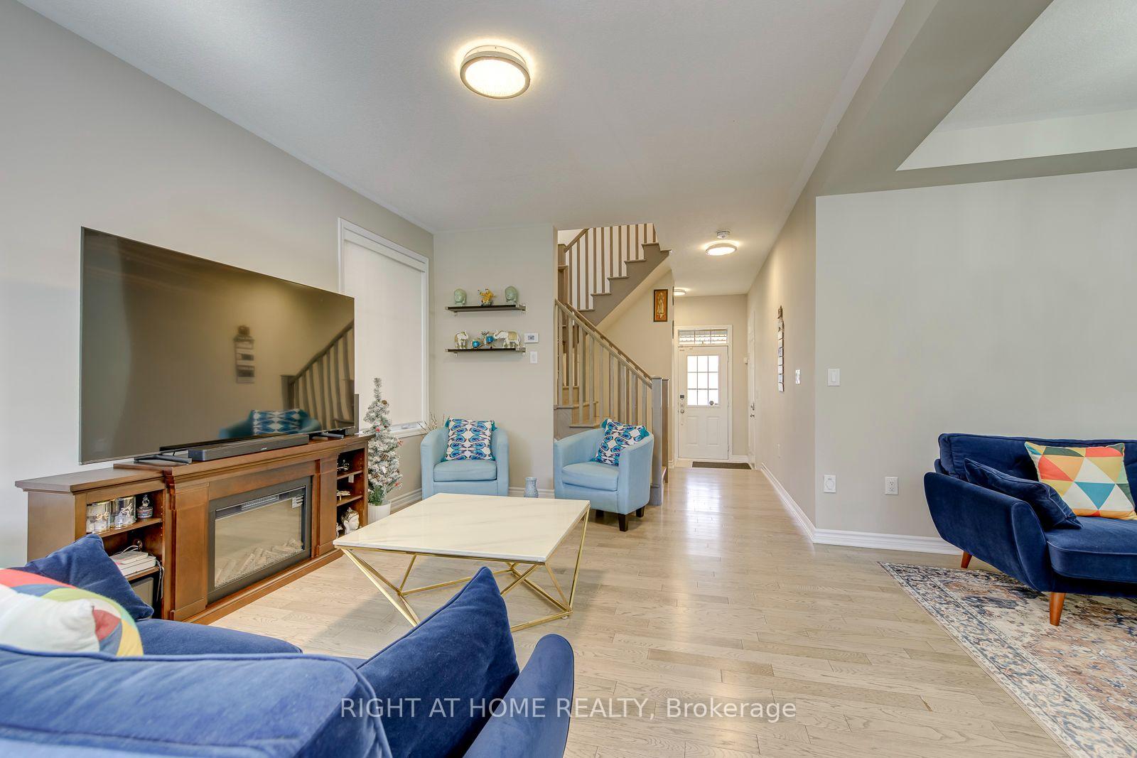 Photo 7 of 40 Stillwater Crescent, Hamilton, Waterdown — HOMEH