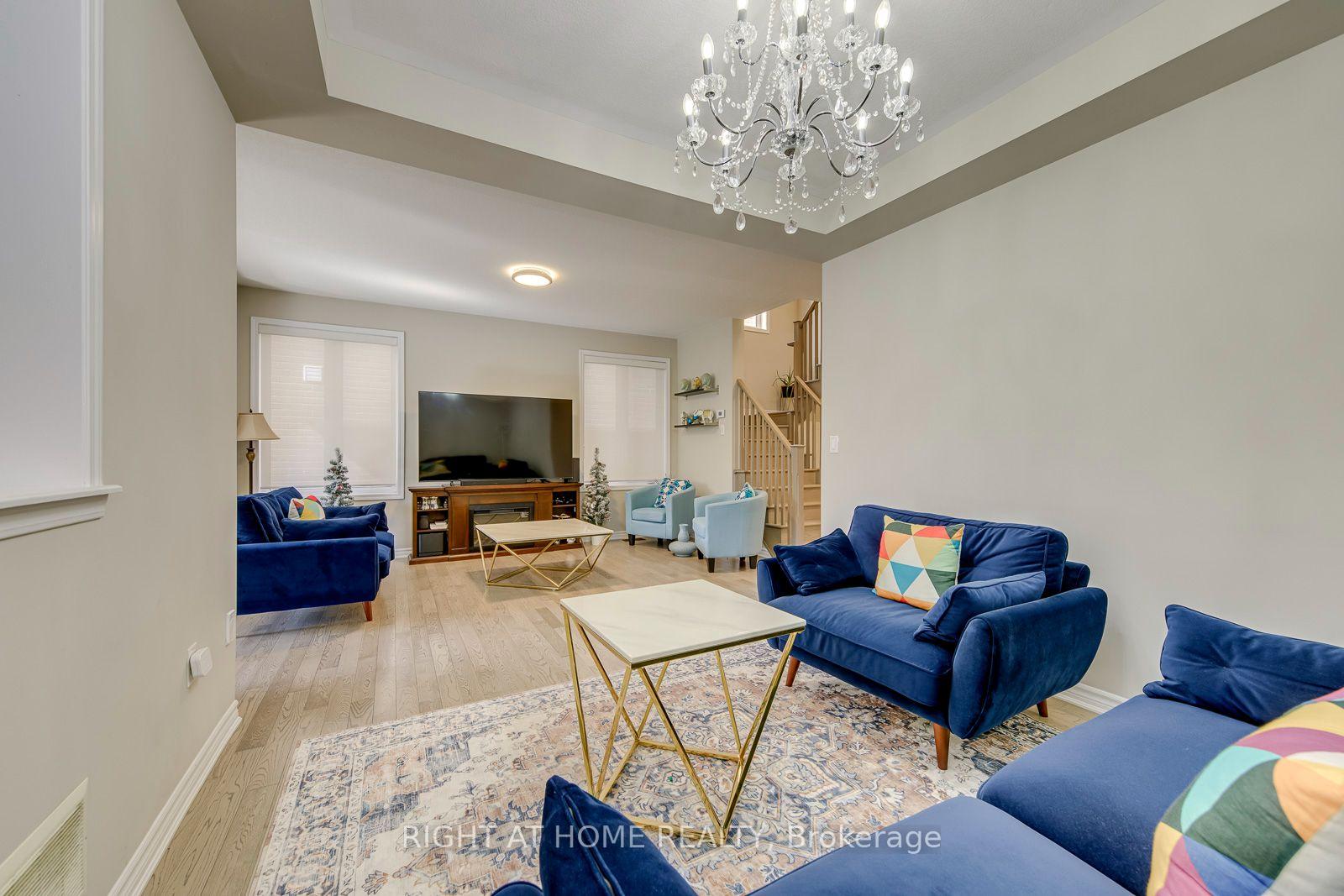 Photo 9 of 40 Stillwater Crescent, Hamilton, Waterdown — HOMEH
