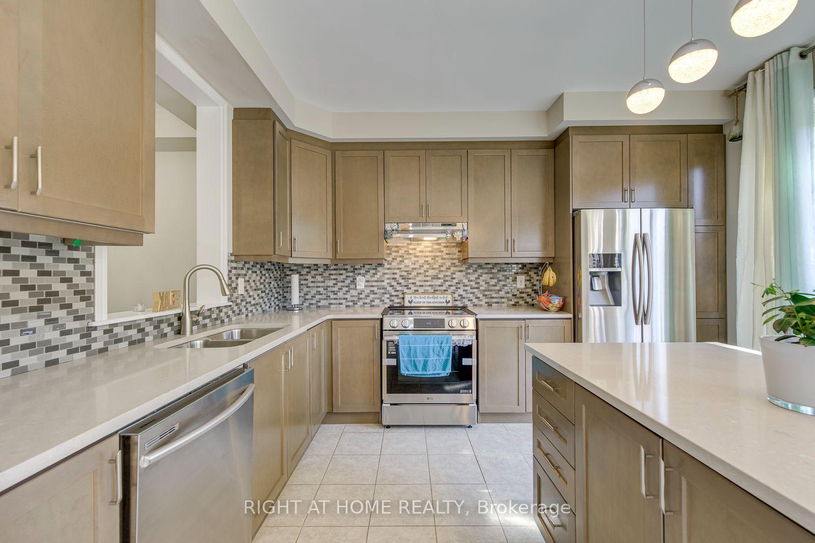 Photo 14 of 40 Stillwater Crescent, Hamilton, Waterdown — HOMEH