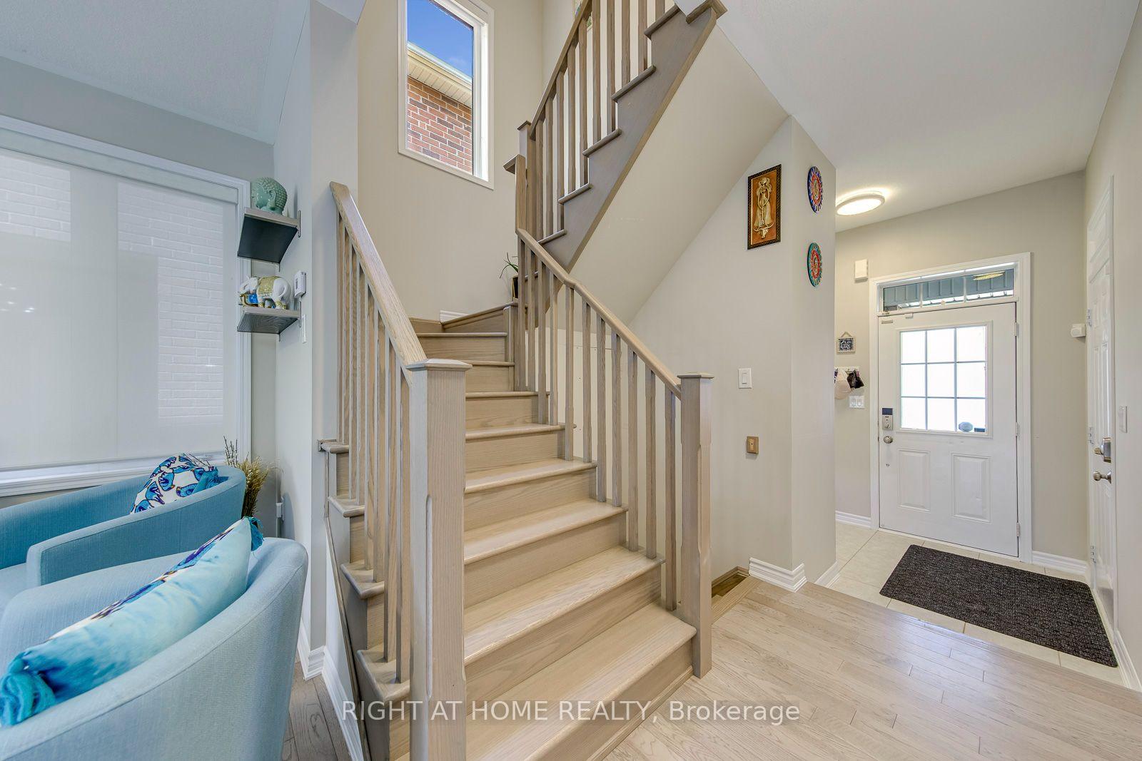 Photo 17 of 40 Stillwater Crescent, Hamilton, Waterdown — HOMEH