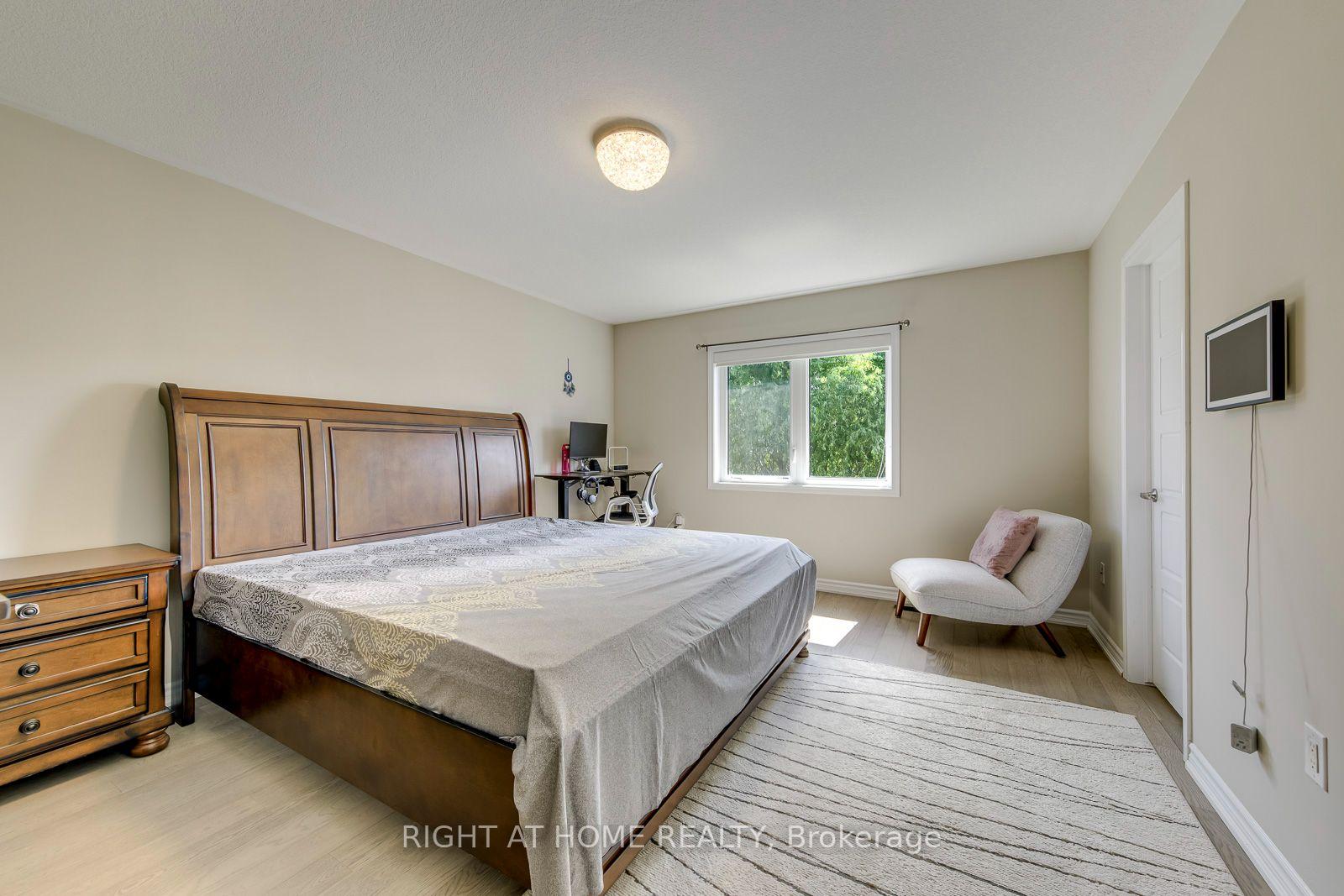 Photo 18 of 40 Stillwater Crescent, Hamilton, Waterdown — HOMEH