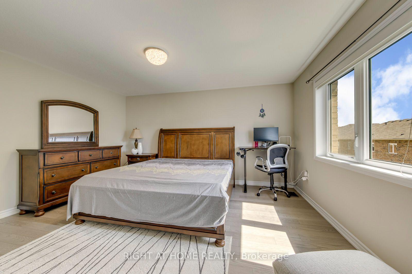Photo 19 of 40 Stillwater Crescent, Hamilton, Waterdown — HOMEH