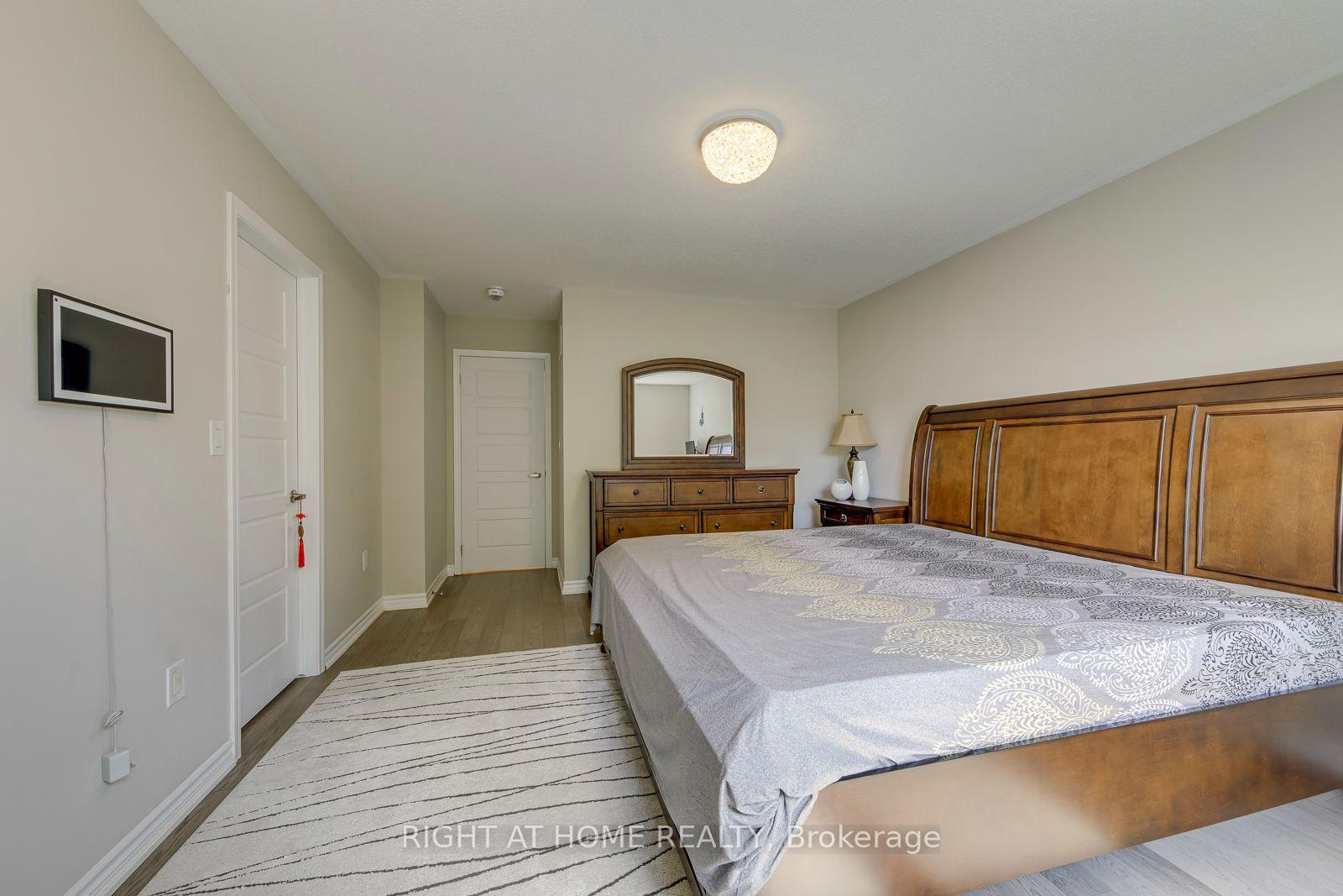 Photo 20 of 40 Stillwater Crescent, Hamilton, Waterdown — HOMEH