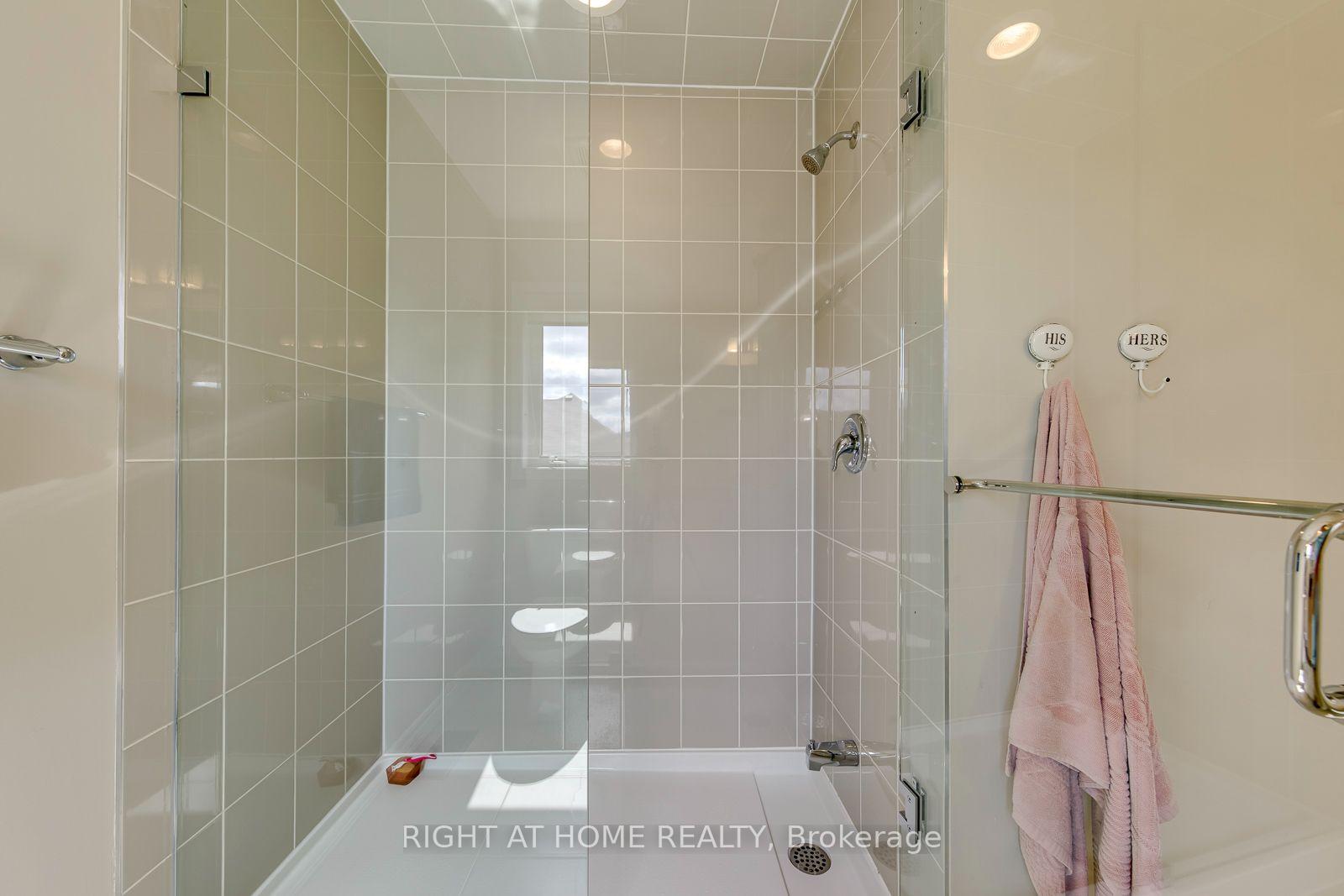 Photo 22 of 40 Stillwater Crescent, Hamilton, Waterdown — HOMEH