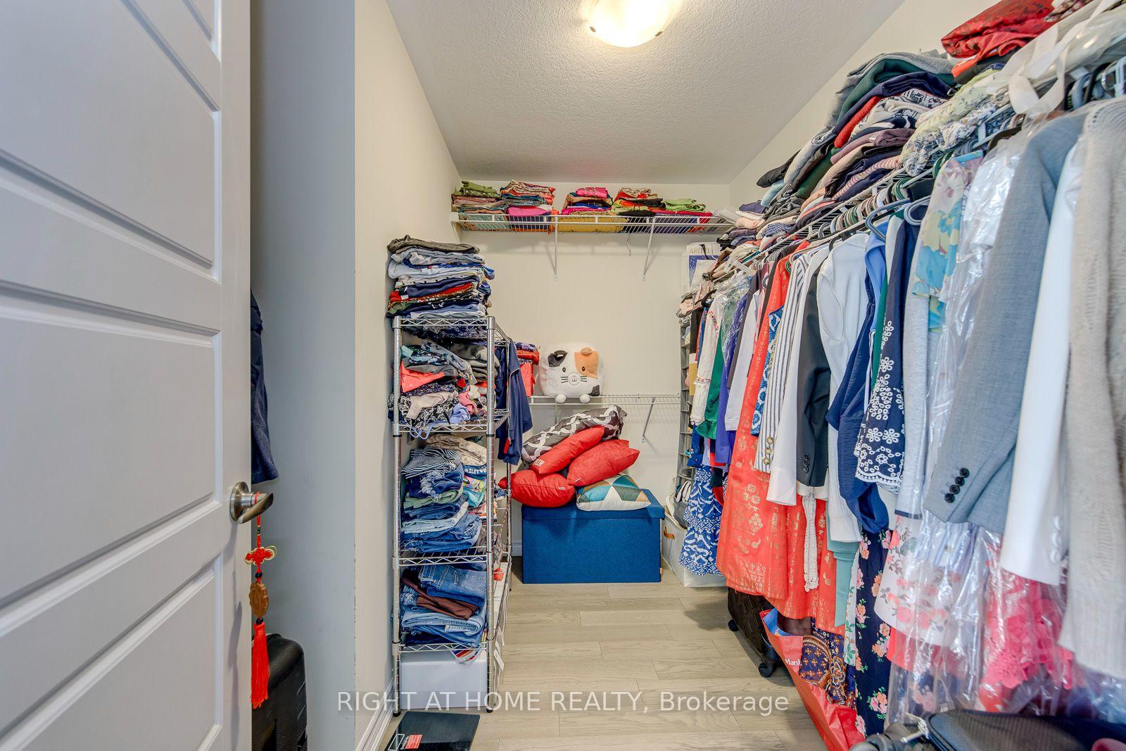 Photo 23 of 40 Stillwater Crescent, Hamilton, Waterdown — HOMEH