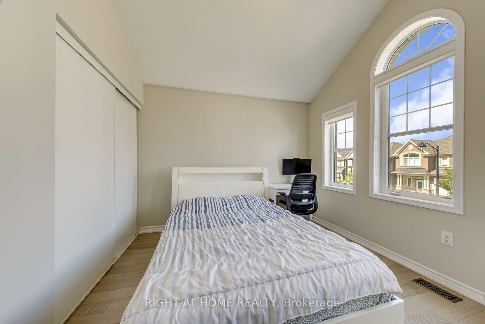Photo 25 of 40 Stillwater Crescent, Hamilton, Waterdown — HOMEH
