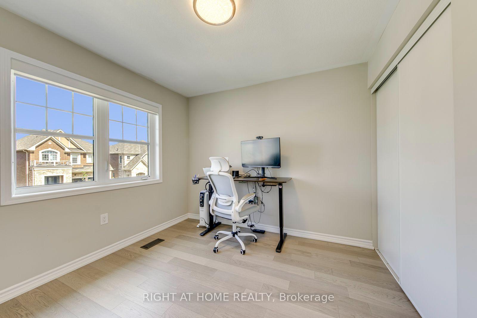 Photo 27 of 40 Stillwater Crescent, Hamilton, Waterdown — HOMEH