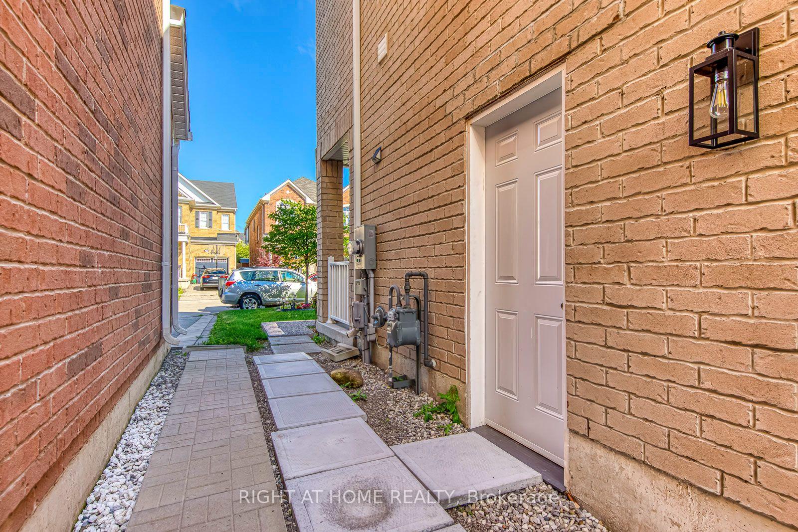 Photo 31 of 40 Stillwater Crescent, Hamilton, Waterdown — HOMEH