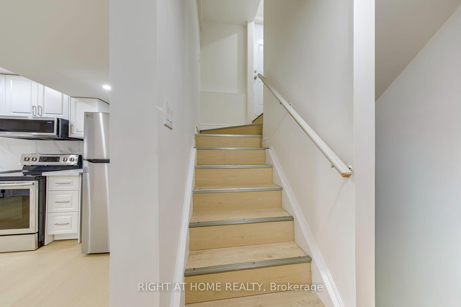 Photo 32 of 40 Stillwater Crescent, Hamilton, Waterdown — HOMEH
