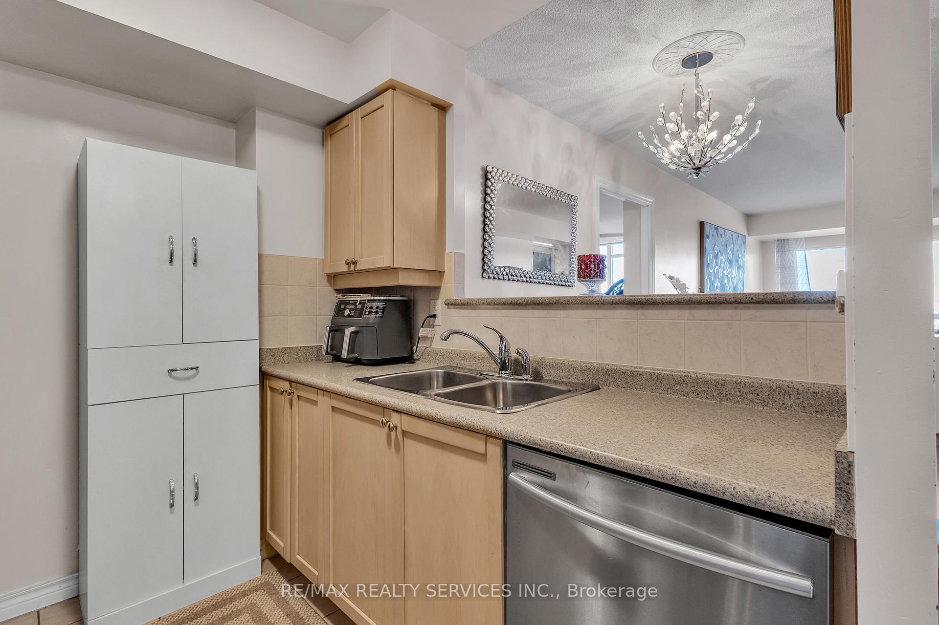 Photo 10 of Unit 1027, 700 Humberwood Boulevard, Etobicoke, West Humber-Clairville — HOMEH
