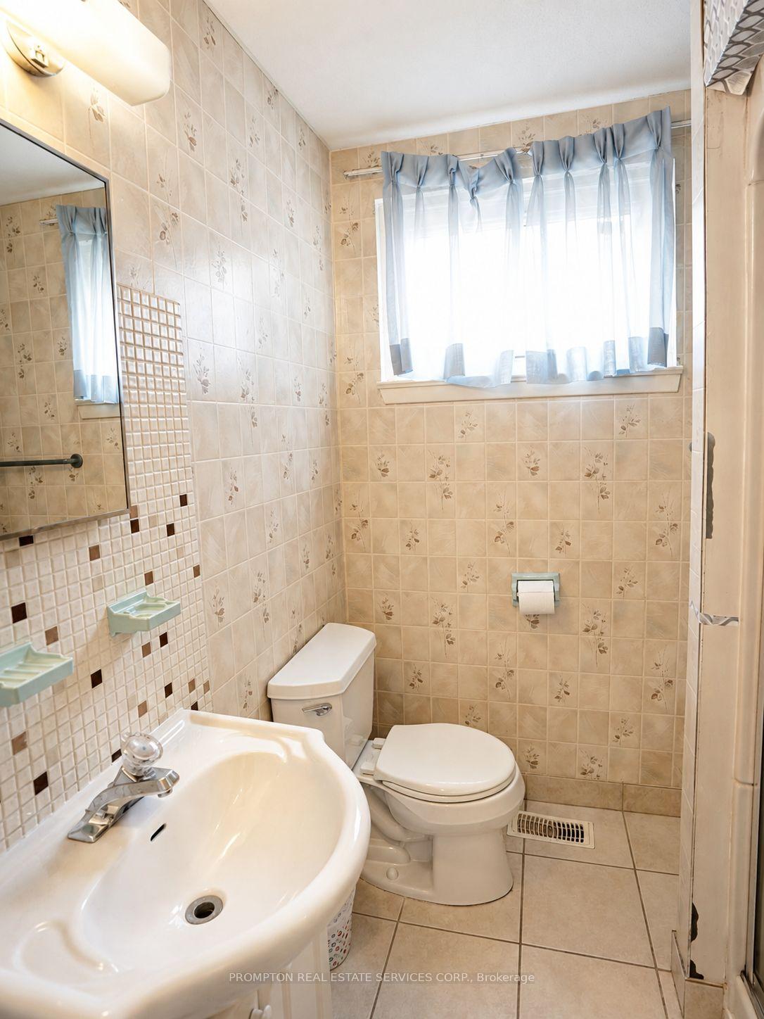 Photo 26 of 25 Lehar Crescent, North York, Hillcrest Village — HOMEH