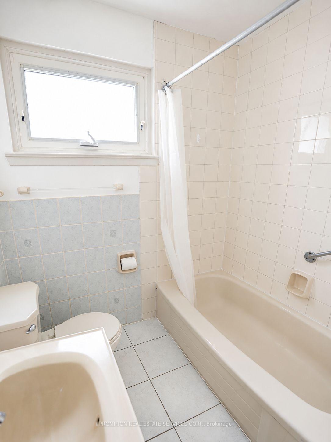 Photo 21 of 25 Lehar Crescent, North York, Hillcrest Village — HOMEH