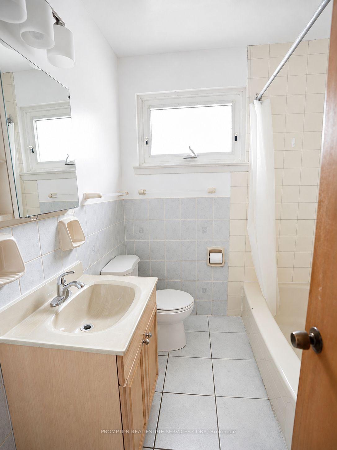 Photo 23 of 25 Lehar Crescent, North York, Hillcrest Village — HOMEH
