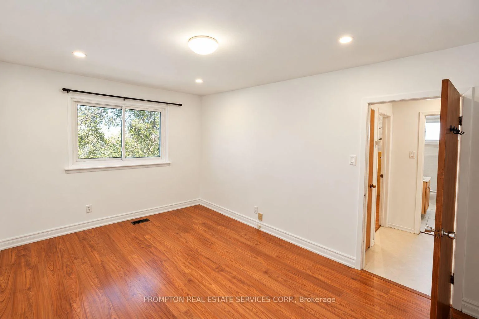 Photo 5 of 25 Lehar Crescent, North York, Hillcrest Village — HOMEH