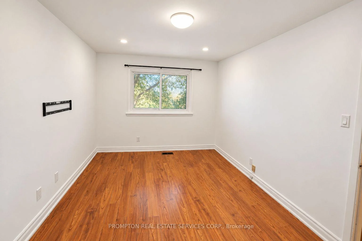 Photo 10 of 25 Lehar Crescent, North York, Hillcrest Village — HOMEH