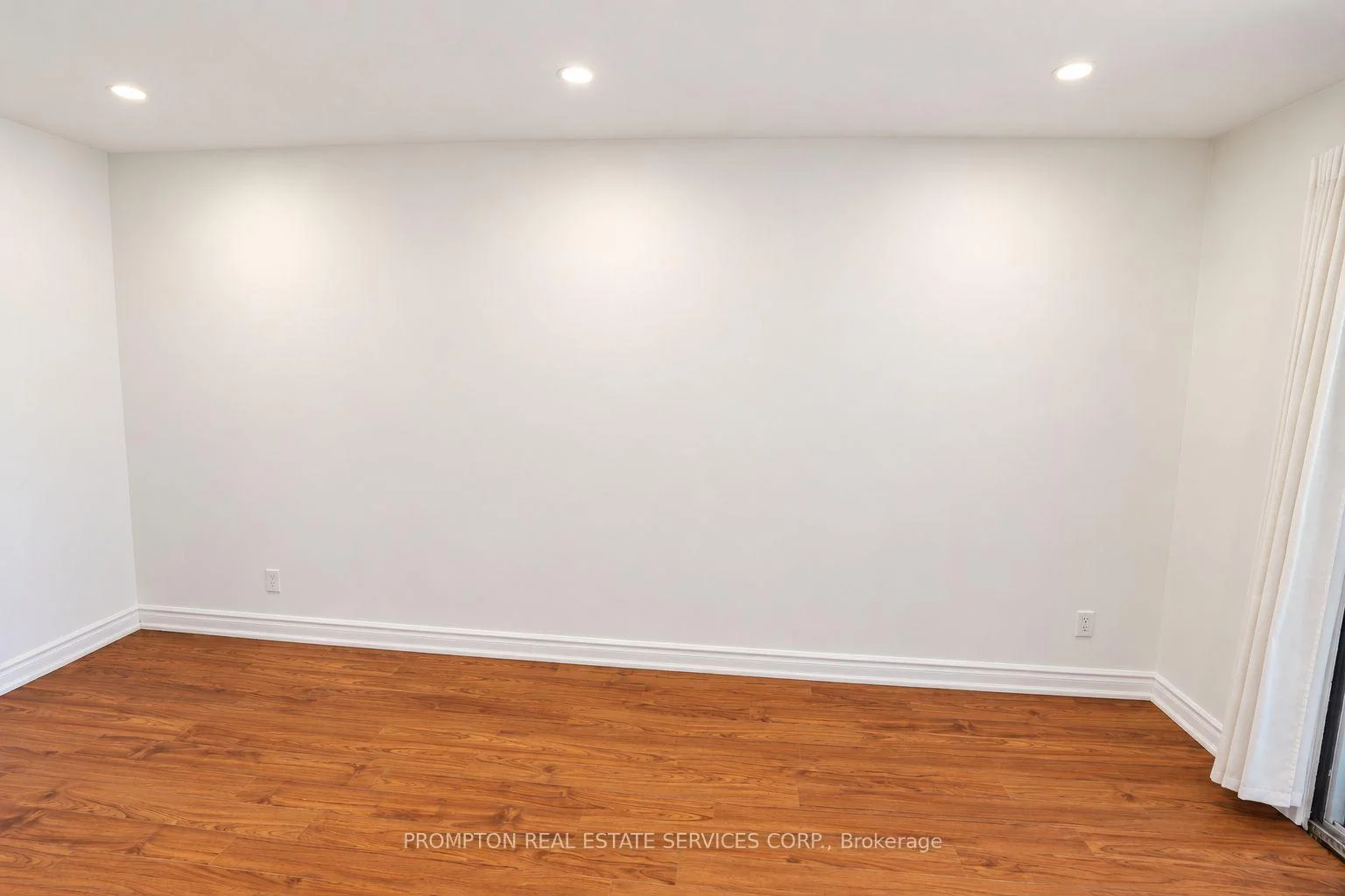 Photo 11 of 25 Lehar Crescent, North York, Hillcrest Village — HOMEH