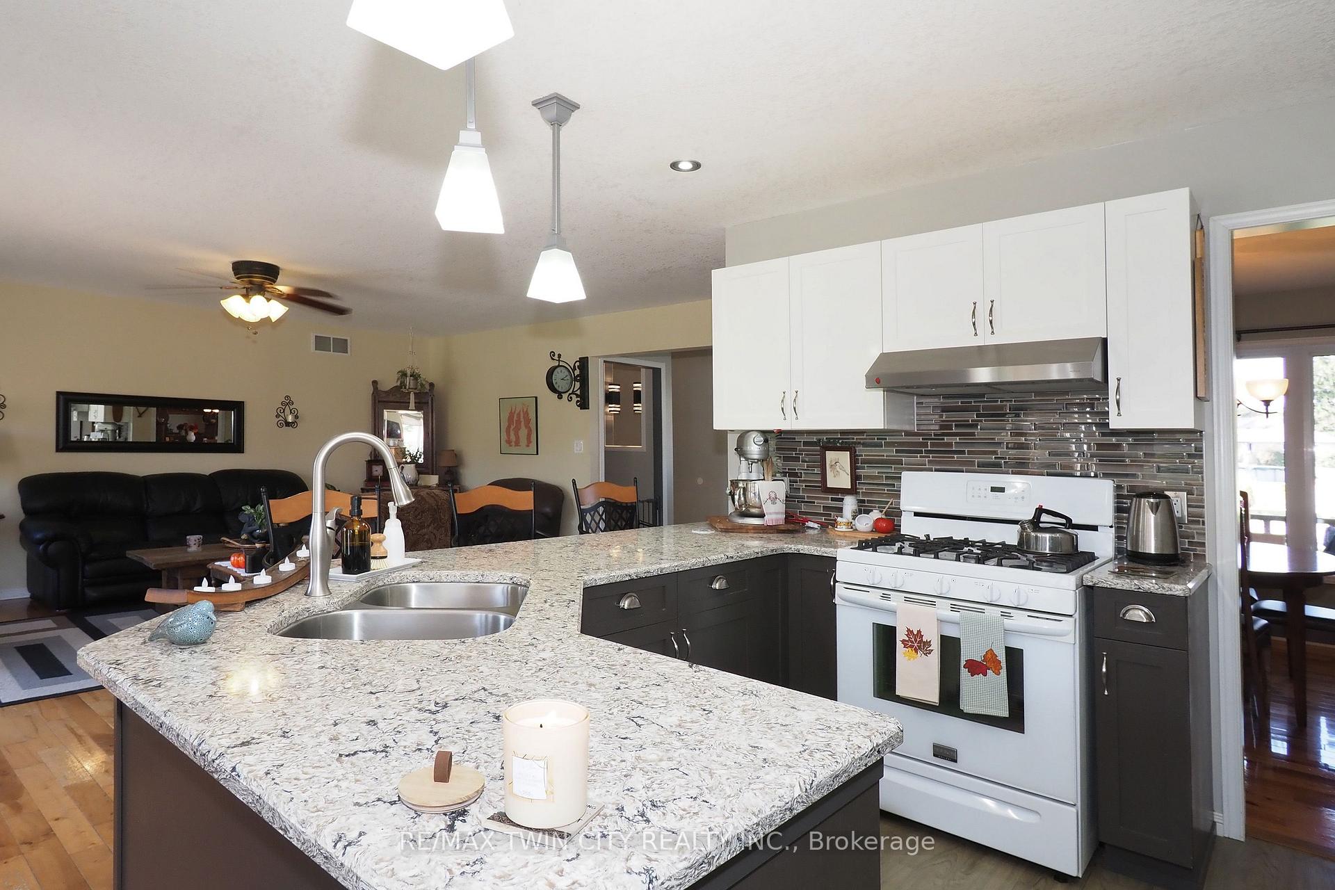 Photo 14 of 30 Nesbitt Street, Mapleton, Rural Mapleton — HOMEH