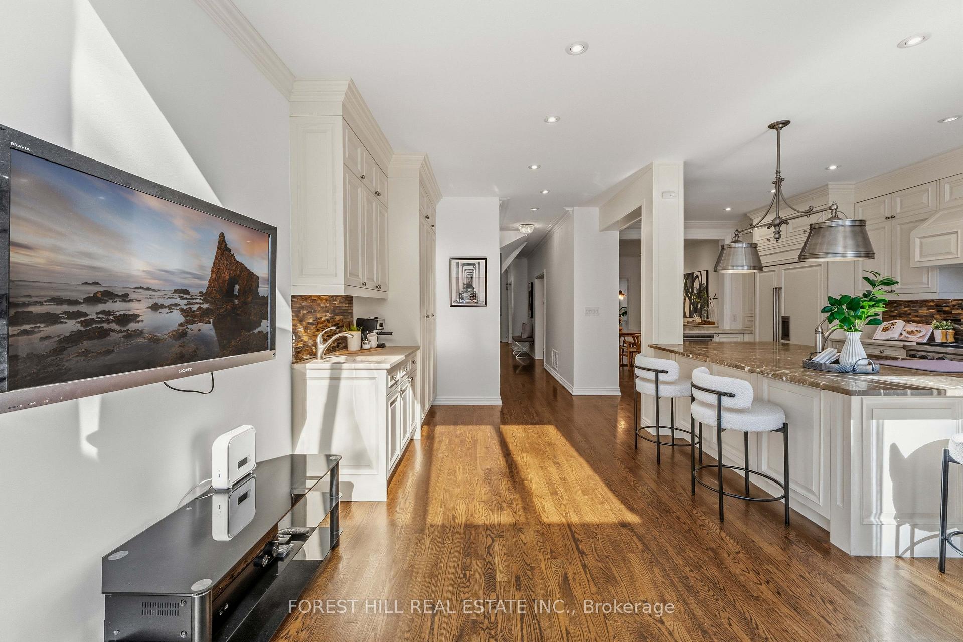 Photo 10 of 45 Heath Street W, Toronto, Yonge-St. Clair — HOMEH